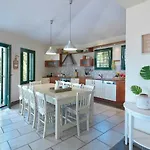 Aria - Luxury Beachfront With Pool And Tennis Court Koilás