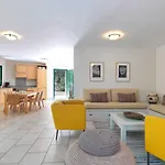 Aria - Luxury Beachfront With Pool And Tennis Court 빌라