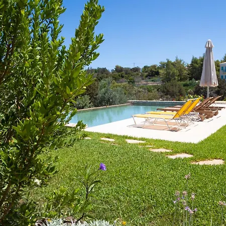 Villa Aria - Luxury Beachfront With Pool And Tennis Court Koilás