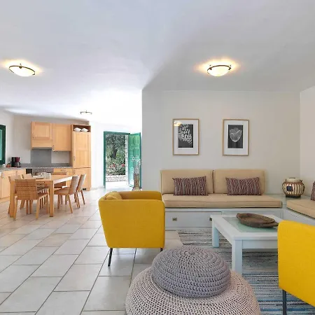 Aria - Luxury Beachfront With Pool And Tennis Court Βίλα