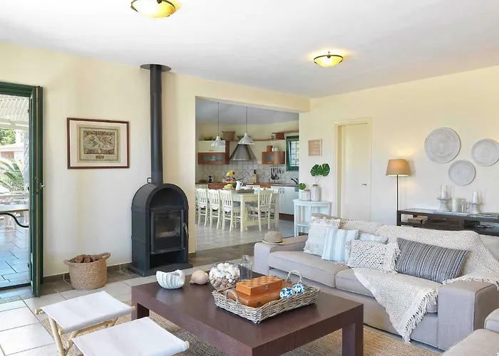 Aria - Luxury Beachfront With Pool And Tennis Court