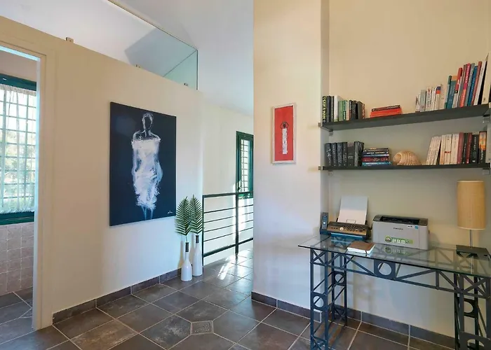 Villa Aria - Luxury Beachfront With Pool And Tennis Court Koilás