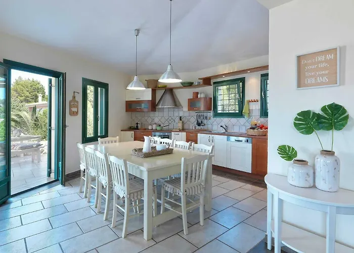 Aria - Luxury Beachfront With Pool And Tennis Court Koilás