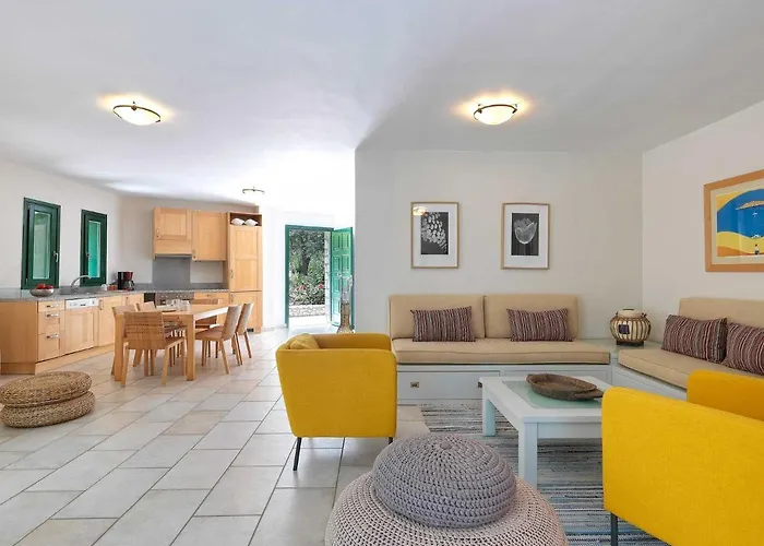 Aria - Luxury Beachfront With Pool And Tennis Court Villa